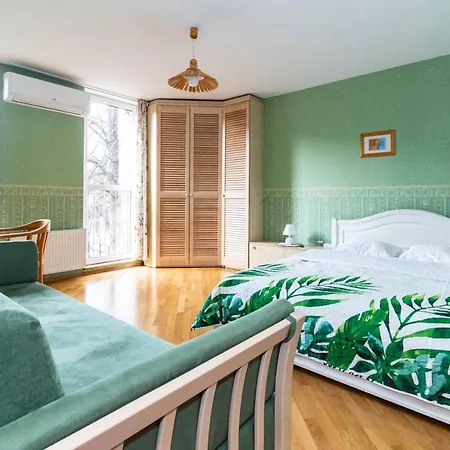 Waves Apartment, By Cohost Palanga