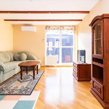 Waves Apartment, By Cohost *