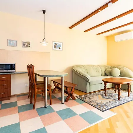 Waves Apartment, By Cohost *