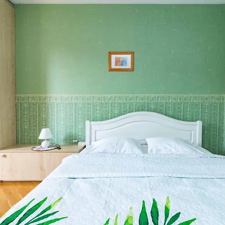 Apartment Waves Apartment, By Cohost *