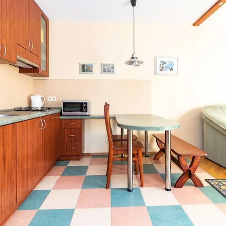 Waves Apartment, By Cohost Palanga